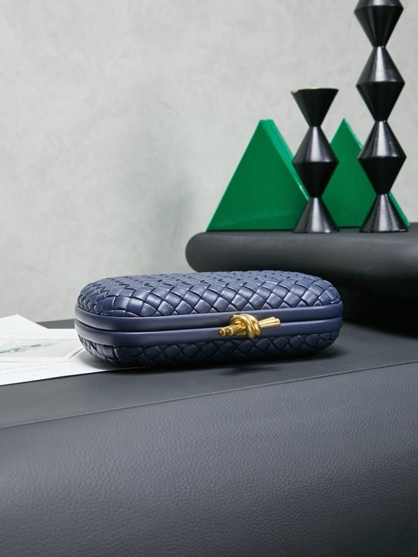 Сумка клатч Intrecciato Knot 20 см фото 6