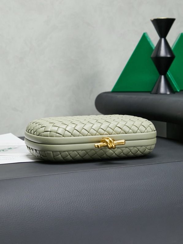 A bag clutch Intrecciato Knot 20 cm фото 6