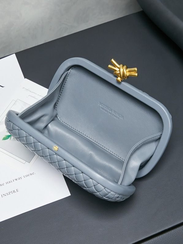 A bag clutch Intrecciato Knot 20 cm фото 7