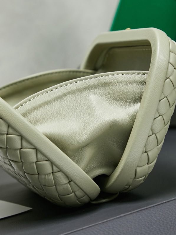 A bag clutch Intrecciato Knot 20 cm фото 7