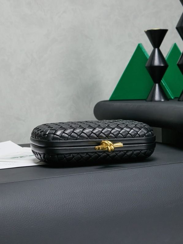 Сумка клатч Intrecciato Knot 20 см фото 7