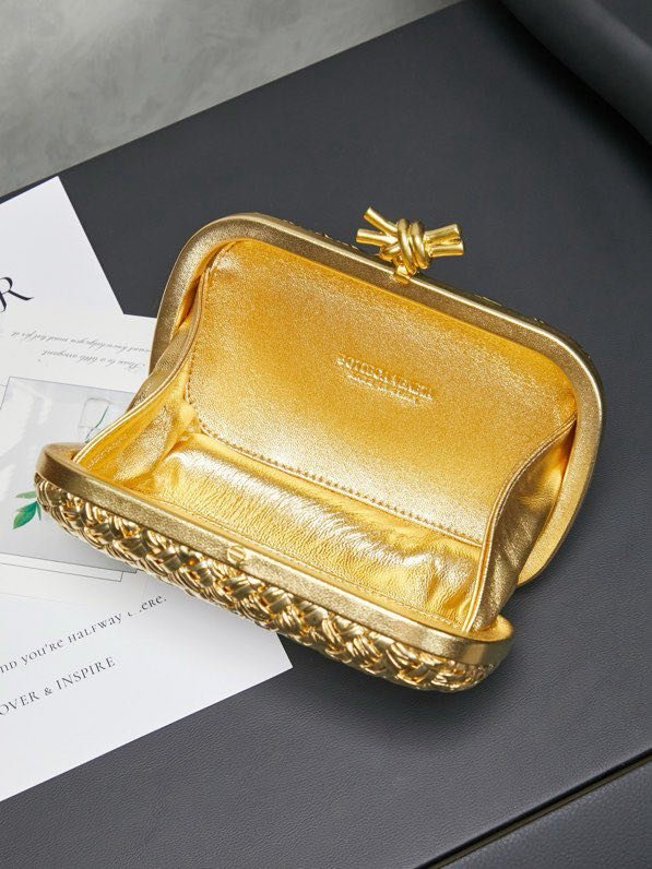 A bag clutch Intrecciato Knot 20 cm фото 7