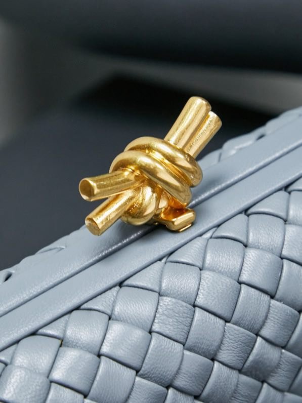 A bag clutch Intrecciato Knot 20 cm фото 8