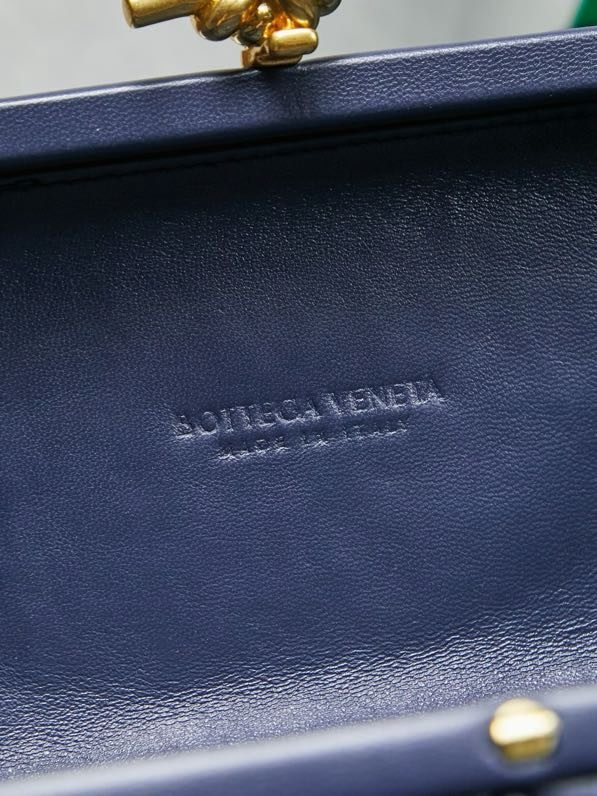 Сумка клатч Intrecciato Knot 20 см фото 8