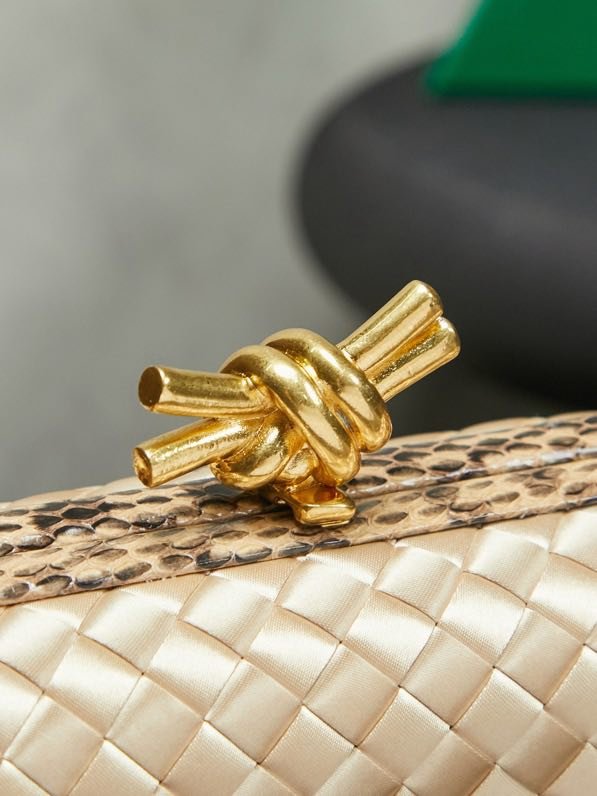 Сумка клатч Knot 20 см (отделка из змеиной кожи) фото 4