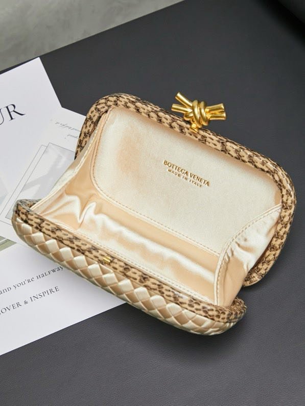 Сумка клатч Knot 20 см (отделка из змеиной кожи) фото 8