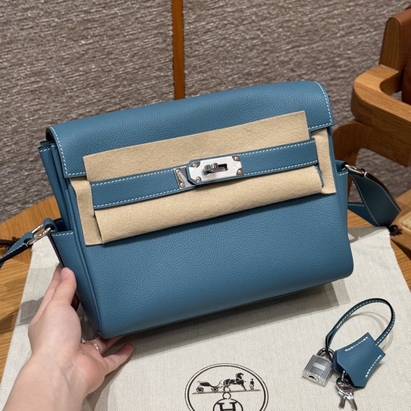 Сумка клатч кожаная Kelly Messenger 24 см в коже Evercolor