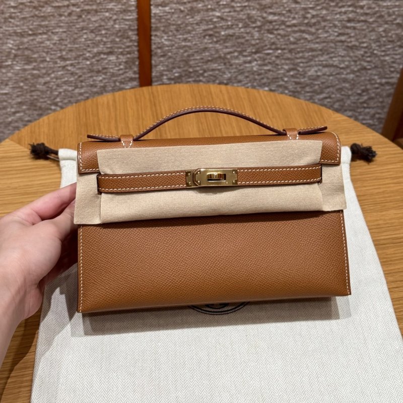 Сумка клатч кожаная Kelly Pochette 22 см в коже Epsom