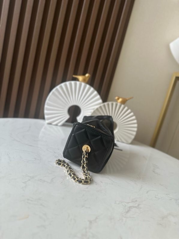 A bag clutch on chain фото 5