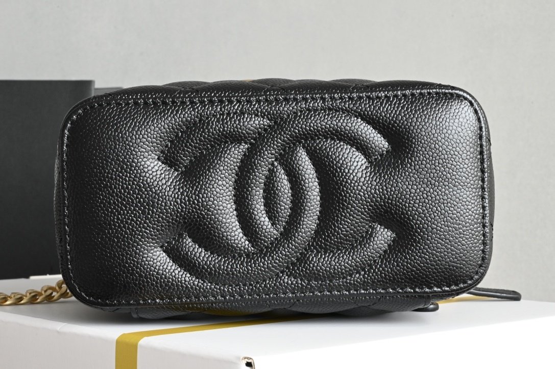 Сумка косметичк кожаная Chanel 23P 17 см фото 3