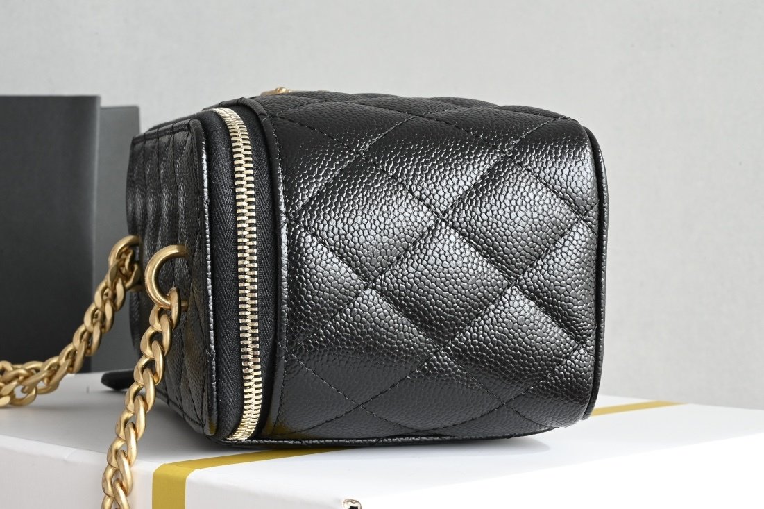 Сумка косметичк кожаная Chanel 23P 17 см фото 4