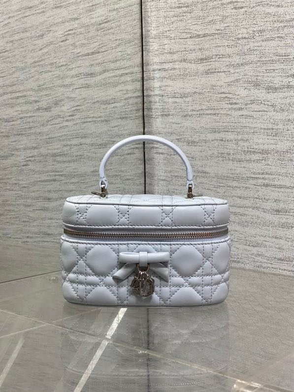 A bag beautician 17 cm women's