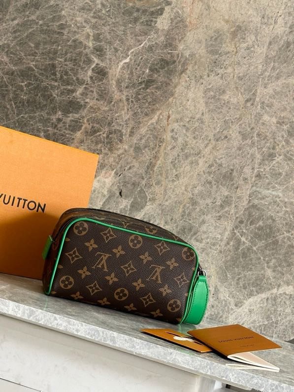 Сумка косметичка Dopp Kit 18