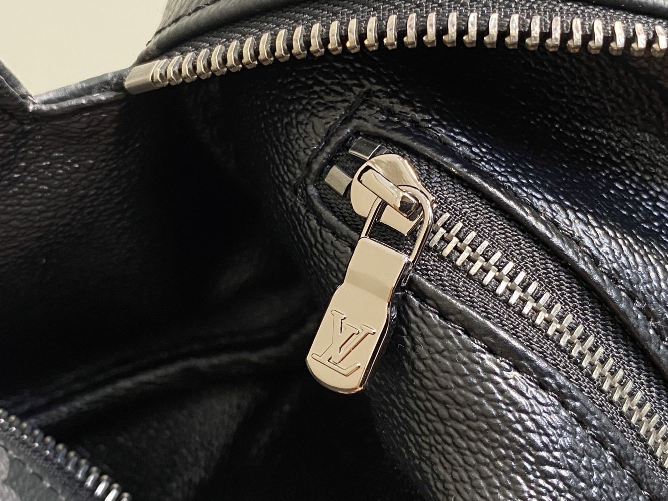 A bag beautician Dopp Kit фото 10