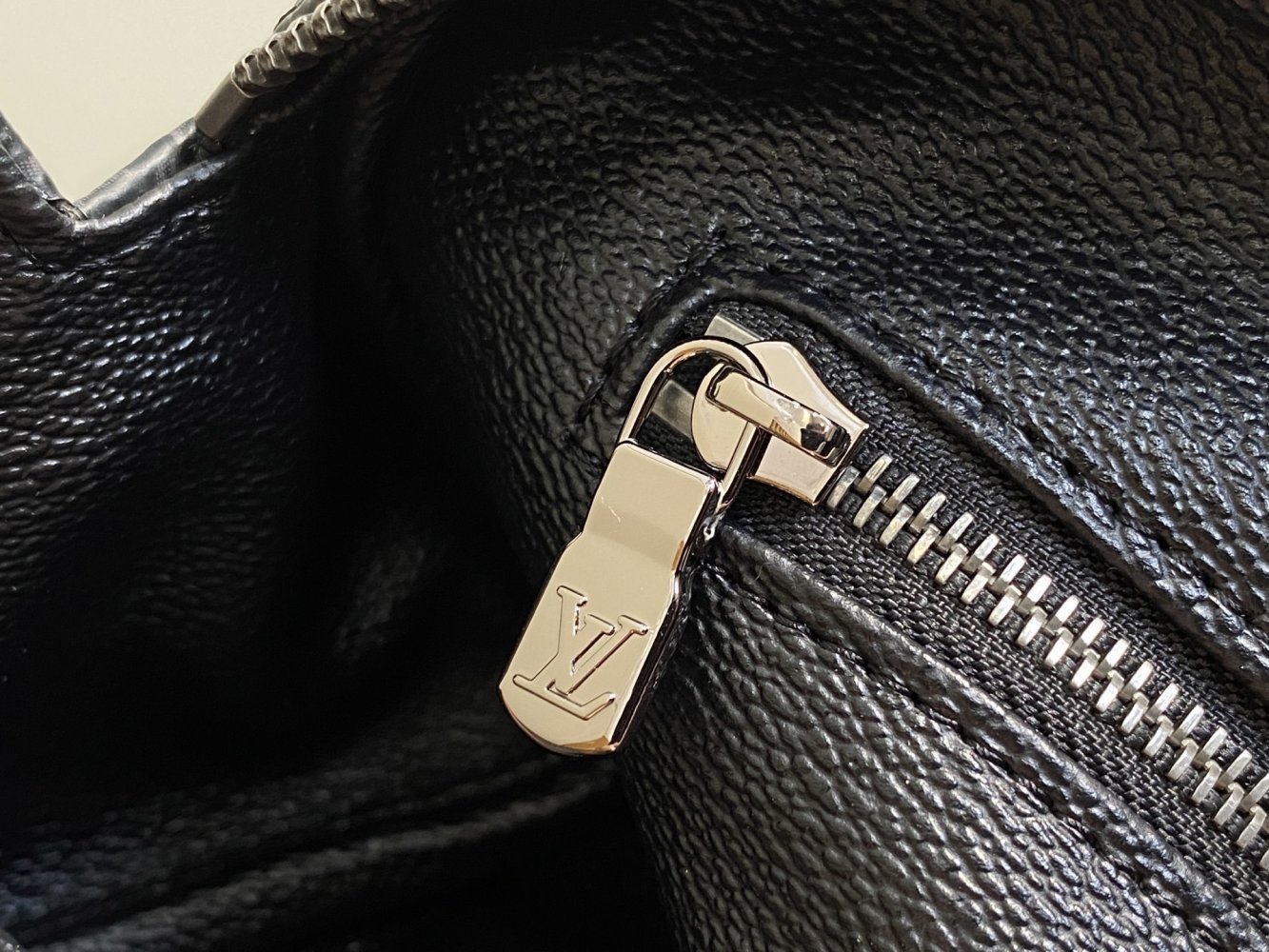 A bag beautician Dopp Kit фото 10