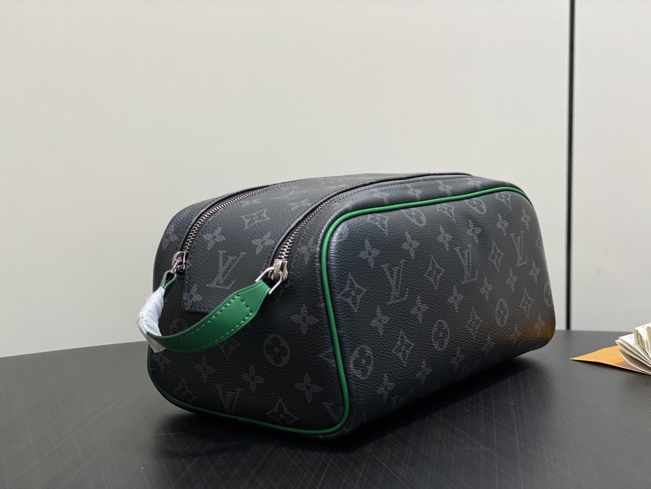 A bag beautician Dopp Kit фото 2