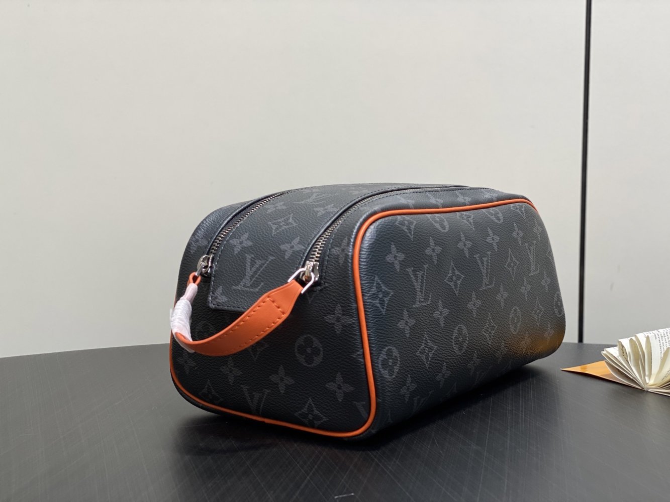 A bag beautician Dopp Kit фото 2