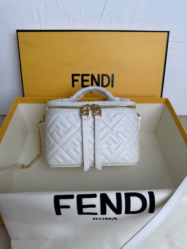Сумка косметичка FENDI Vanity