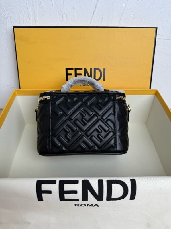 Сумка косметичка FENDI Vanity фото 2
