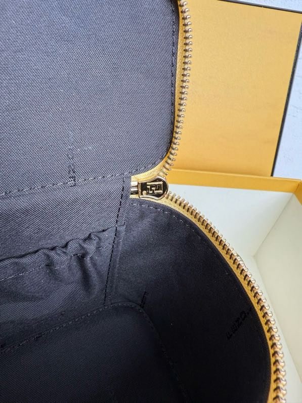 Сумка косметичка FENDI Vanity фото 2