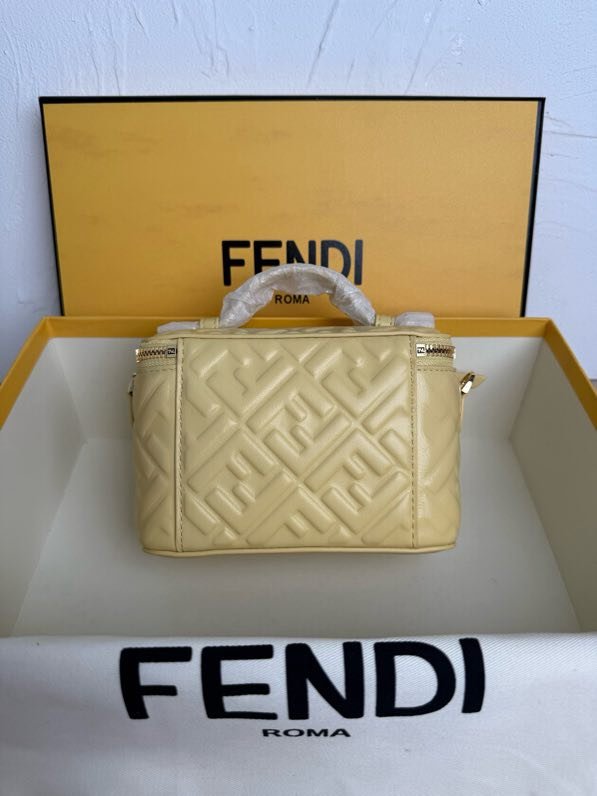 Сумка косметичка FENDI Vanity фото 3