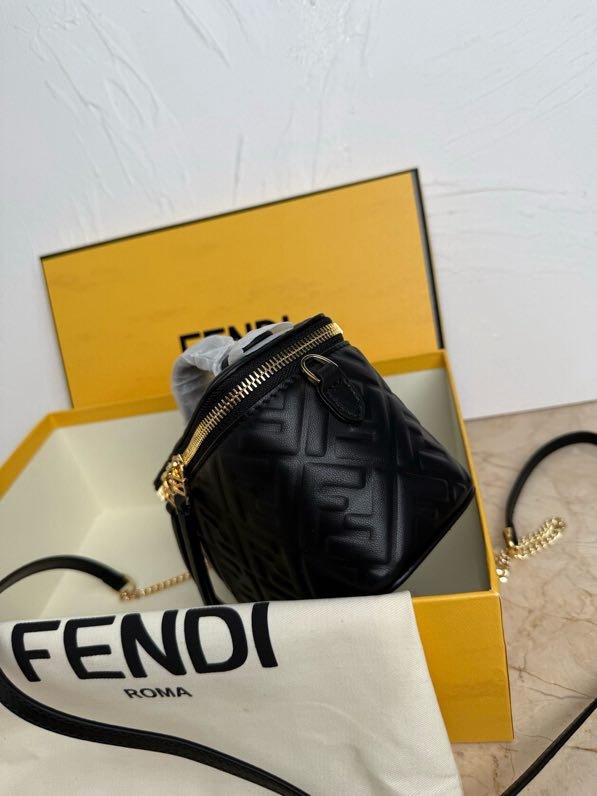 Сумка косметичка FENDI Vanity фото 4