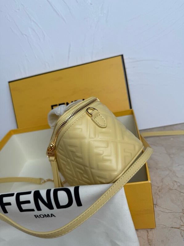 Сумка косметичка FENDI Vanity фото 4