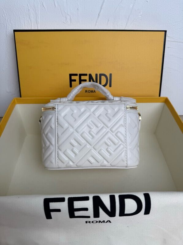 Сумка косметичка FENDI Vanity фото 5