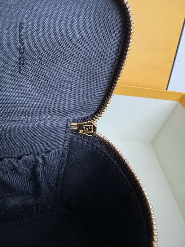 Сумка косметичка FENDI Vanity фото 6