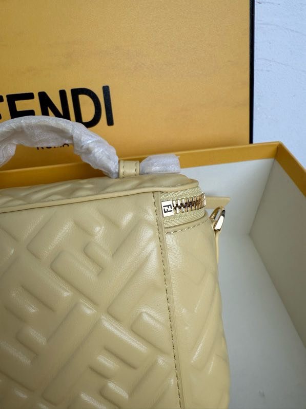 Сумка косметичка FENDI Vanity фото 6