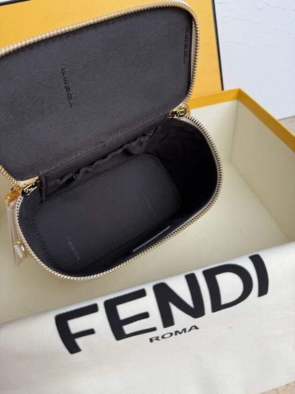 Сумка косметичка FENDI Vanity фото 6