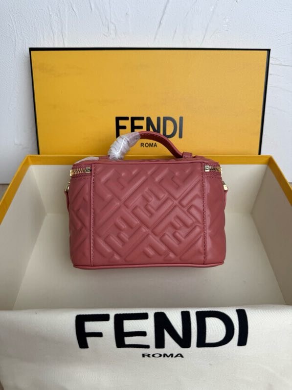 Сумка косметичка FENDI Vanity фото 6
