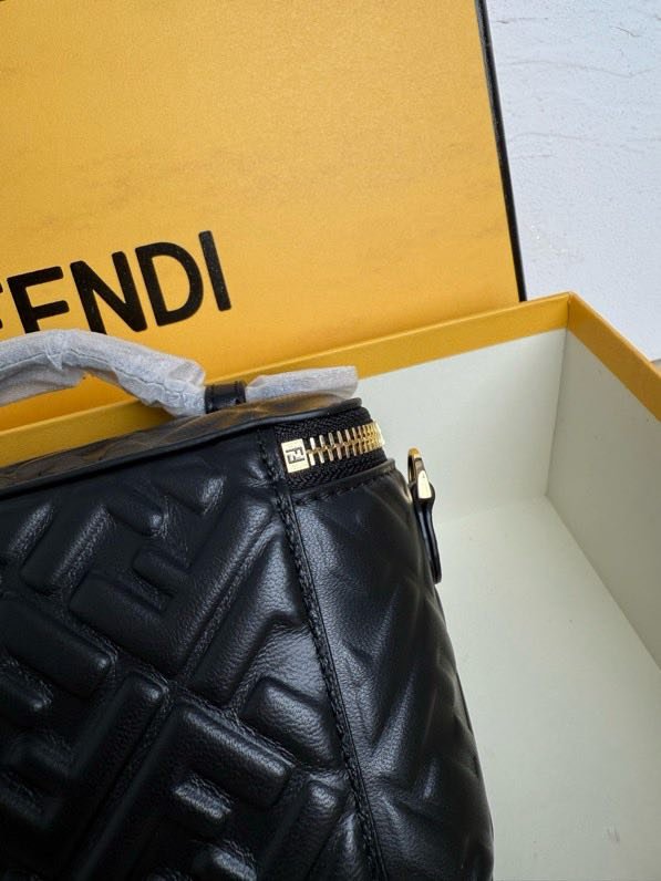 Сумка косметичка FENDI Vanity фото 7