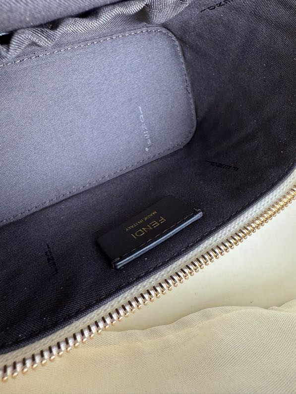 Сумка косметичка FENDI Vanity фото 7