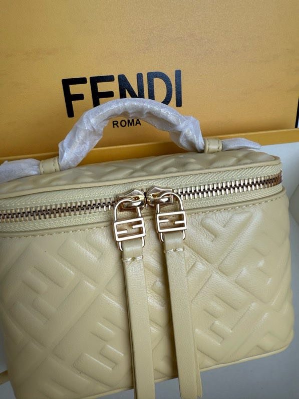 Сумка косметичка FENDI Vanity фото 8