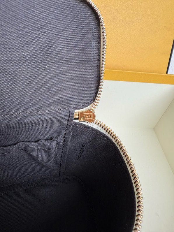 Сумка косметичка FENDI Vanity фото 8