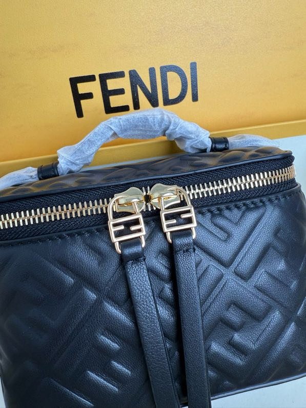 Сумка косметичка FENDI Vanity фото 9