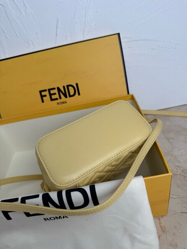 Сумка косметичка FENDI Vanity фото 9