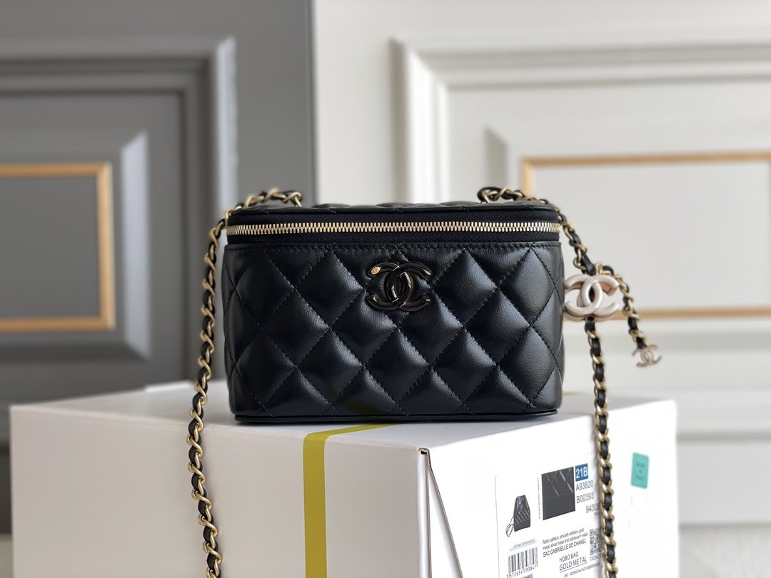 A bag beautician leather 17 cm