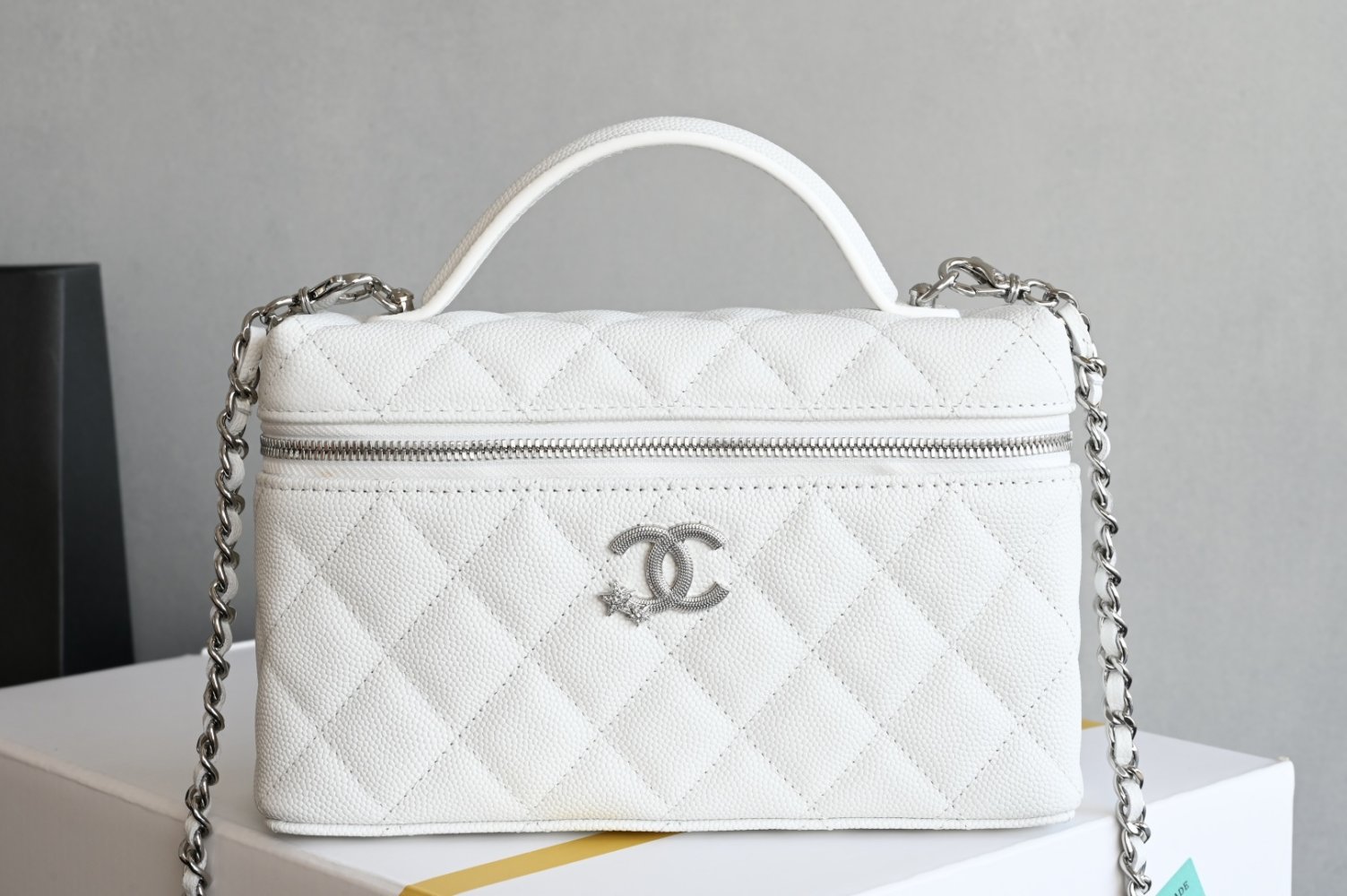 Сумка косметичка кожаная Chanel 25B 19 см