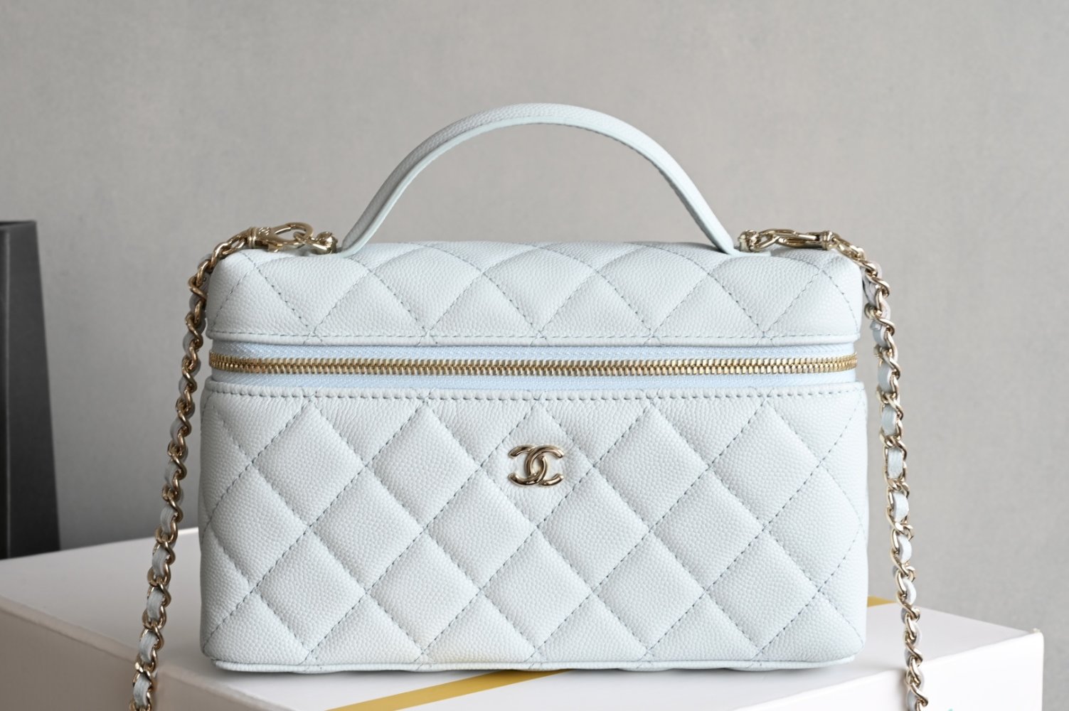 Сумка косметичка кожаная Chanel 25C 19 см