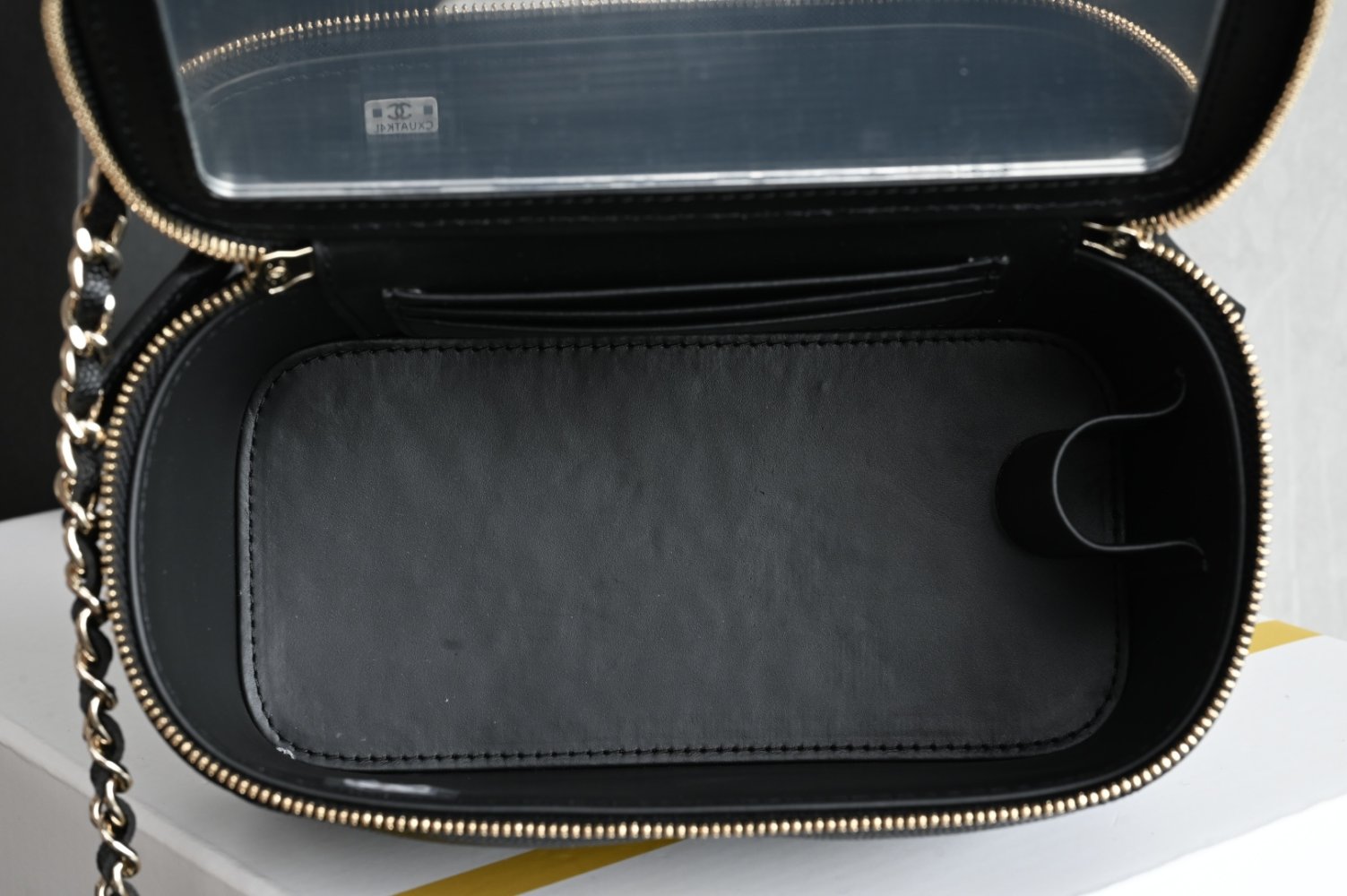 Сумка косметичка кожаная Chanel 25K 19 см фото 8