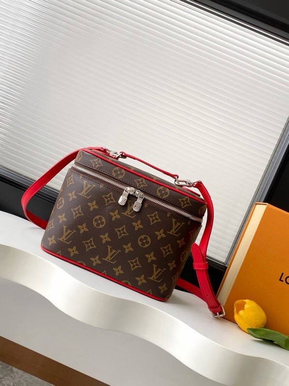 A bag beautician M12671 Red Book Nice BB 24 cm