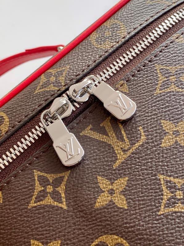 A bag beautician M12671 Red Book Nice BB 24 cm фото 4