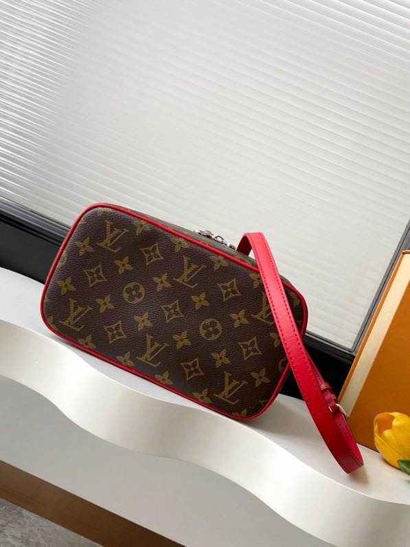 A bag beautician M12671 Red Book Nice BB 24 cm фото 5