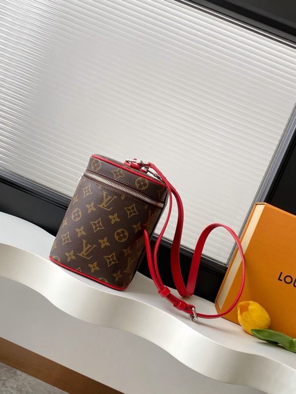 A bag beautician M12671 Red Book Nice BB 24 cm фото 6