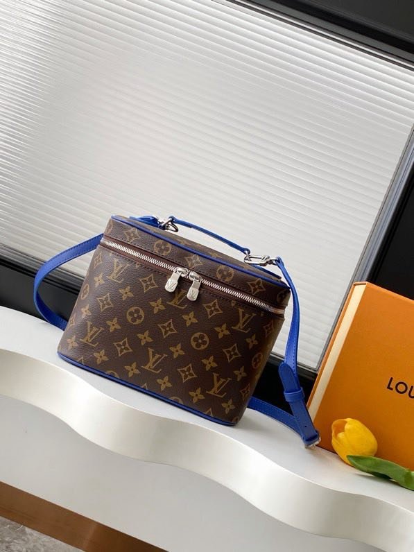 Сумка косметичка Nice BB 24 см