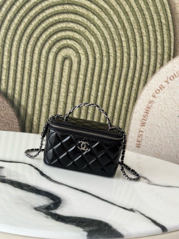 A bag beautician at style Coco Crush leather 17 cm