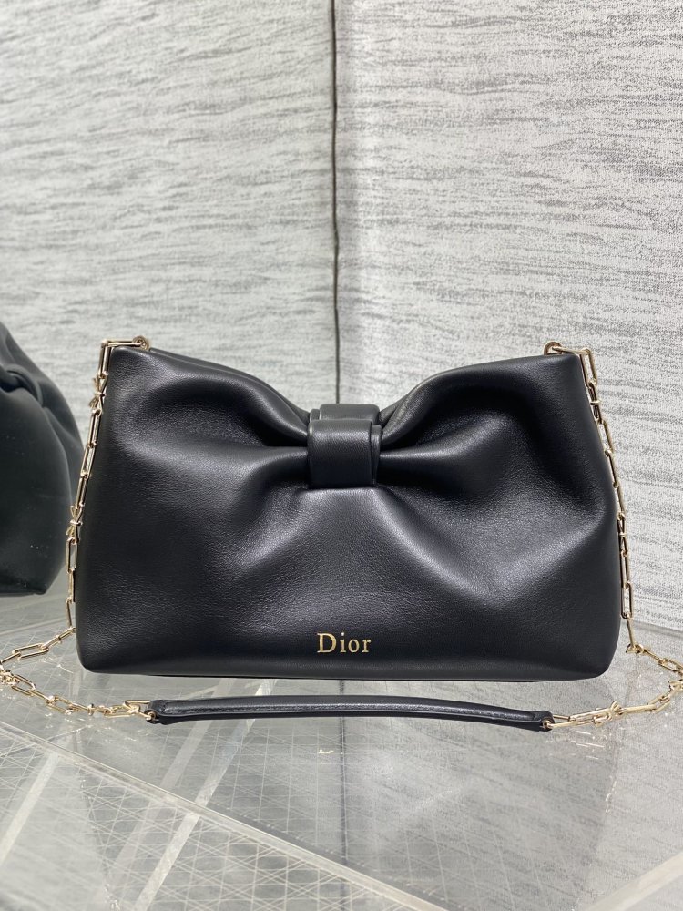 A bag leather 26 cm from bow