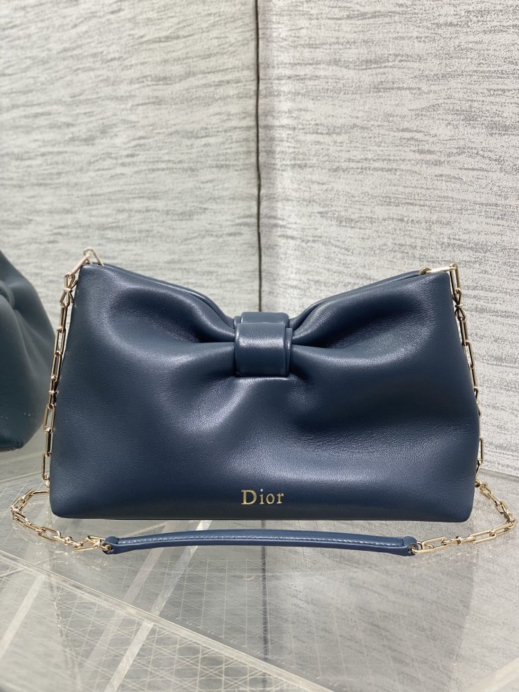 A bag leather 26 cm from bow